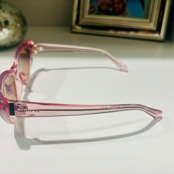 Brand new Guess Barbie Core sunglasses. Perfect condition. - Picture 5 of 6
